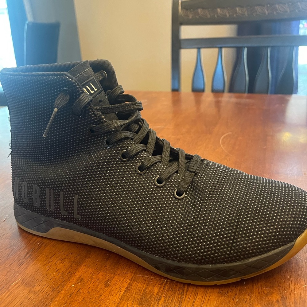 Like New No Bull Mens high top gym trainers